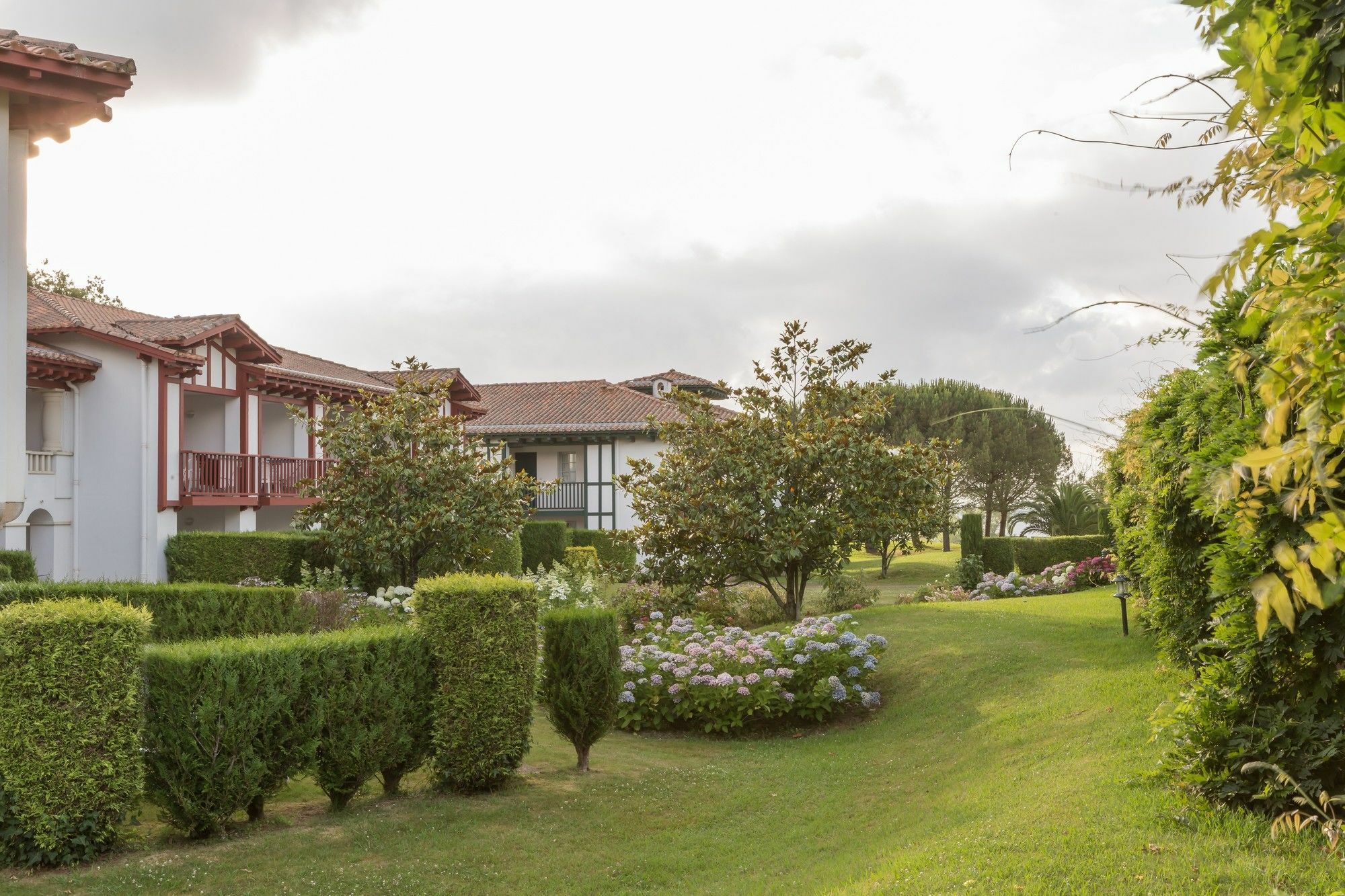 Residence Pierre & Vacances Le Domaine De Bordaberry Urrugne Exteriör bild